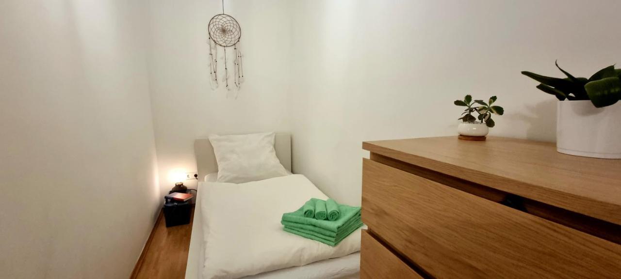 Business Apartment Mit Kuche Fur 1-3 +Netflx+5G Wlan Nahe Der Mhh Im Industrial Design Hannover Exterior photo
