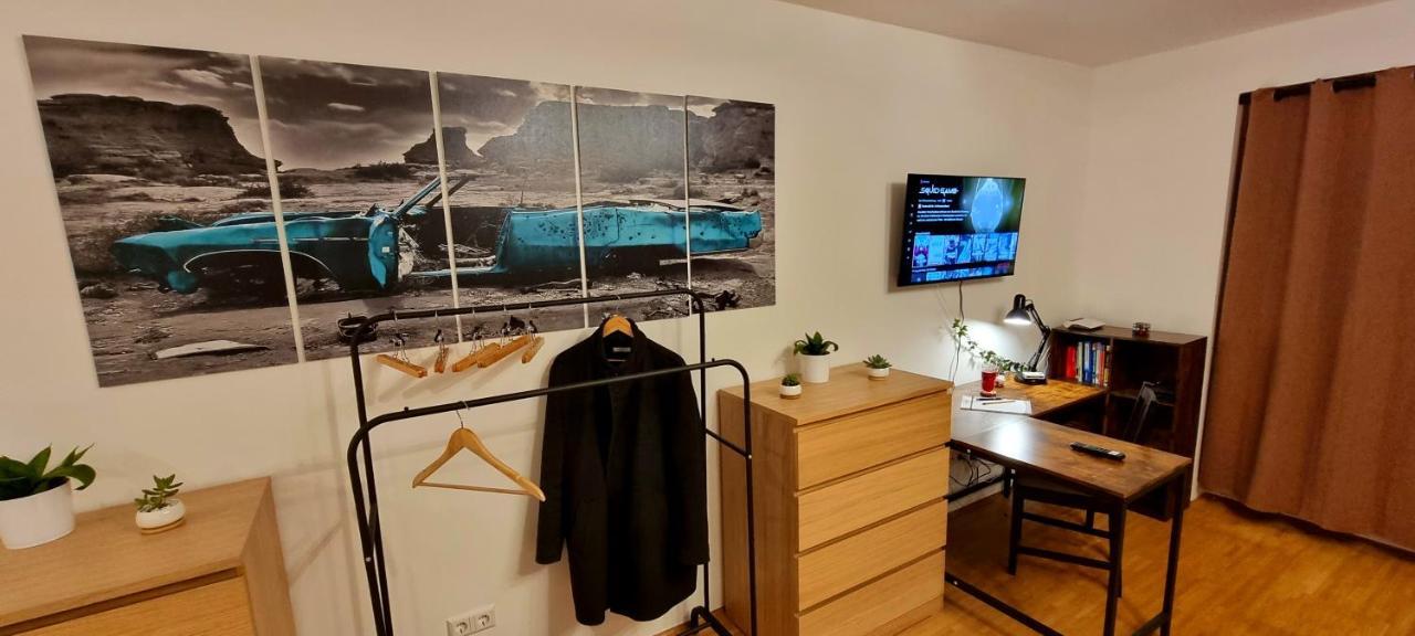 Business Apartment Mit Kuche Fur 1-3 +Netflx+5G Wlan Nahe Der Mhh Im Industrial Design Hannover Exterior photo